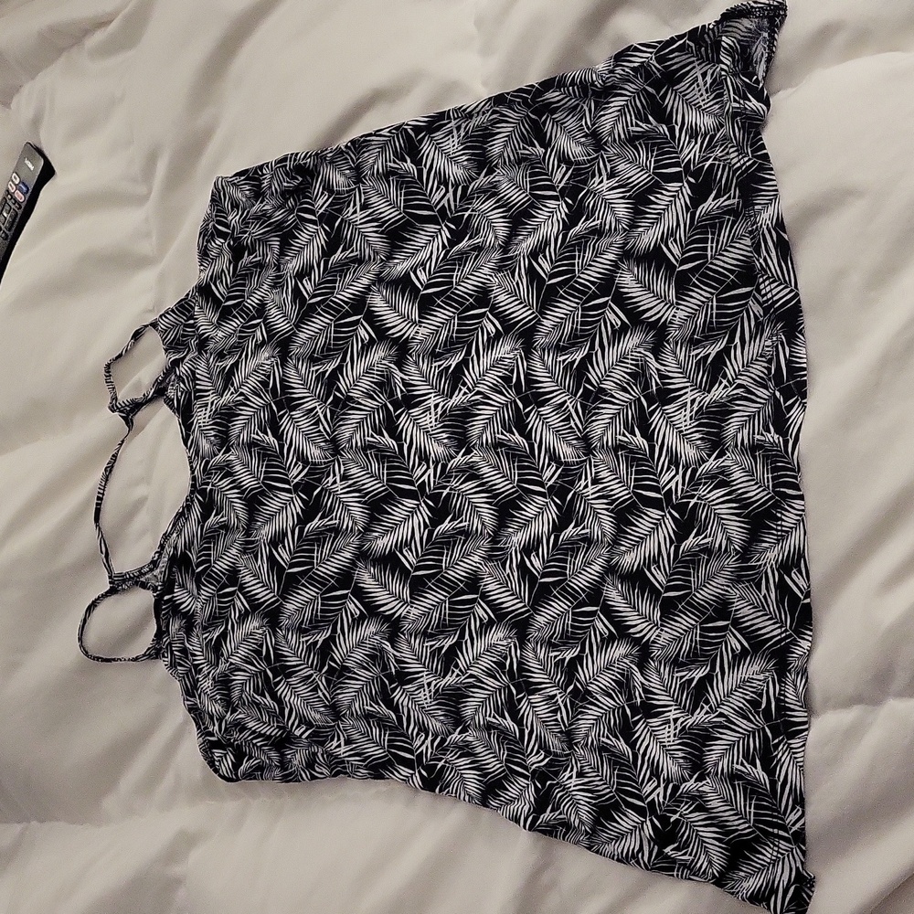 Oldnavy size large black and white leaf tank top